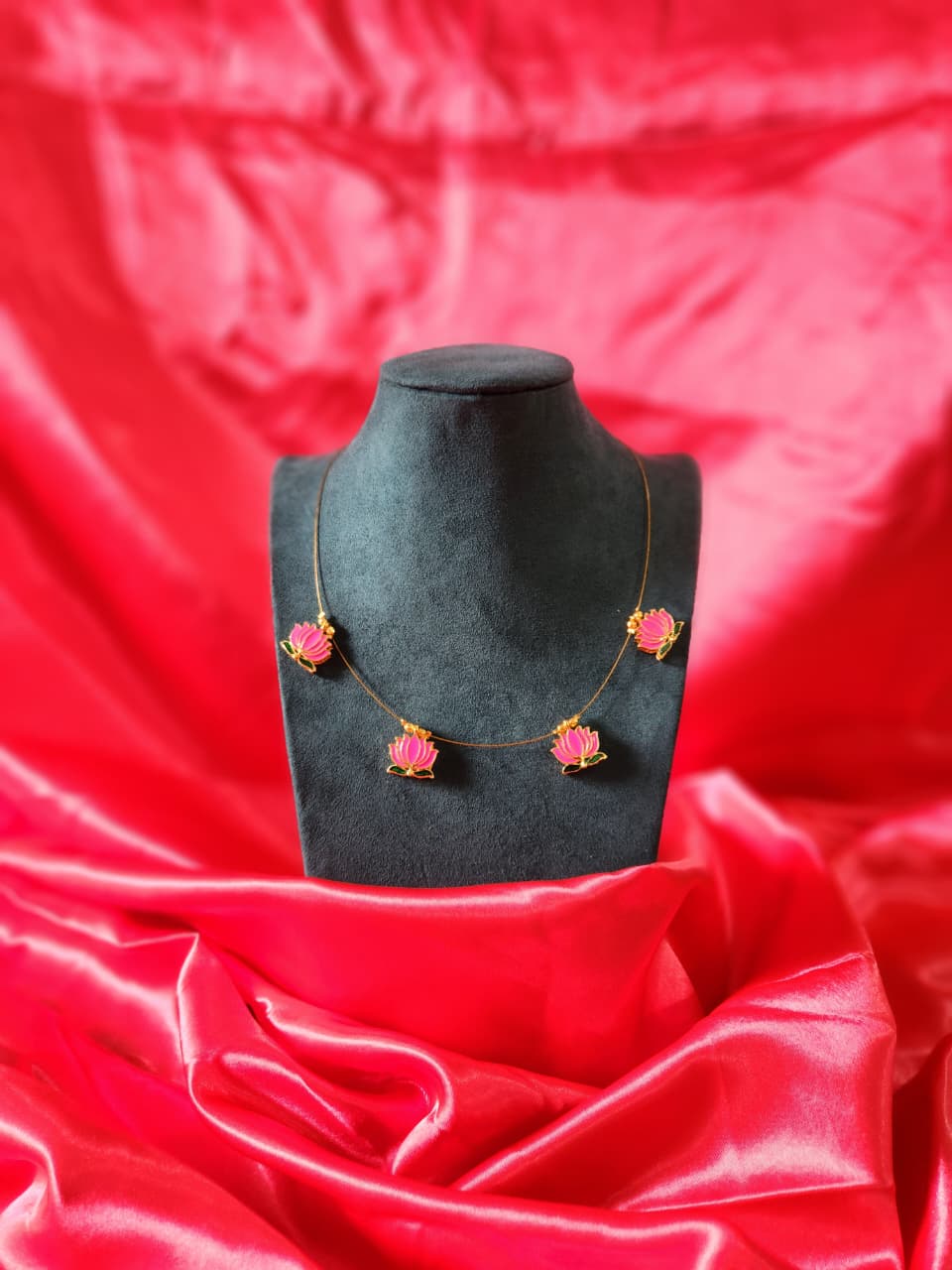 Invisible necklace &chains