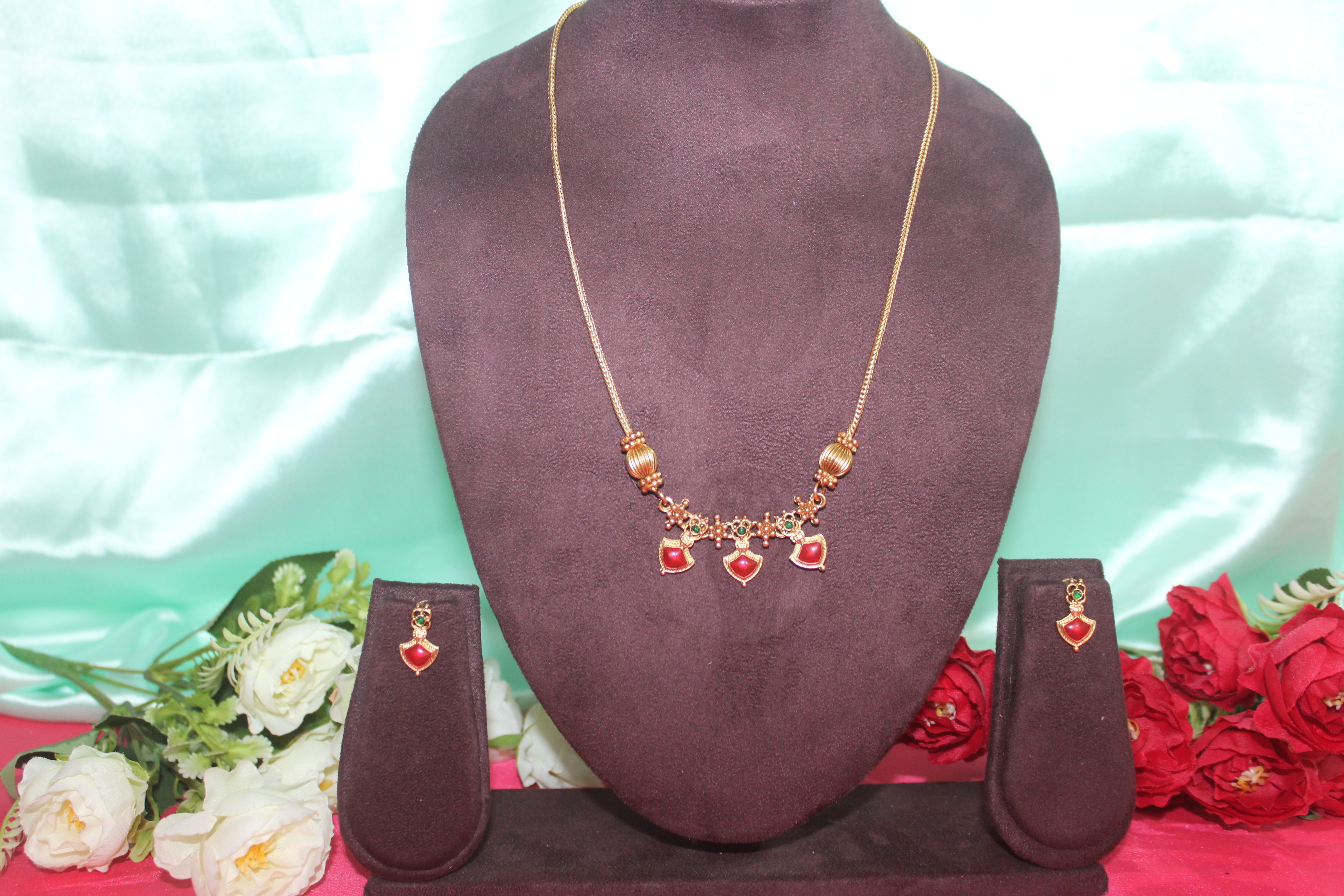 Simple office wear antiq finish necklace with earings red stone