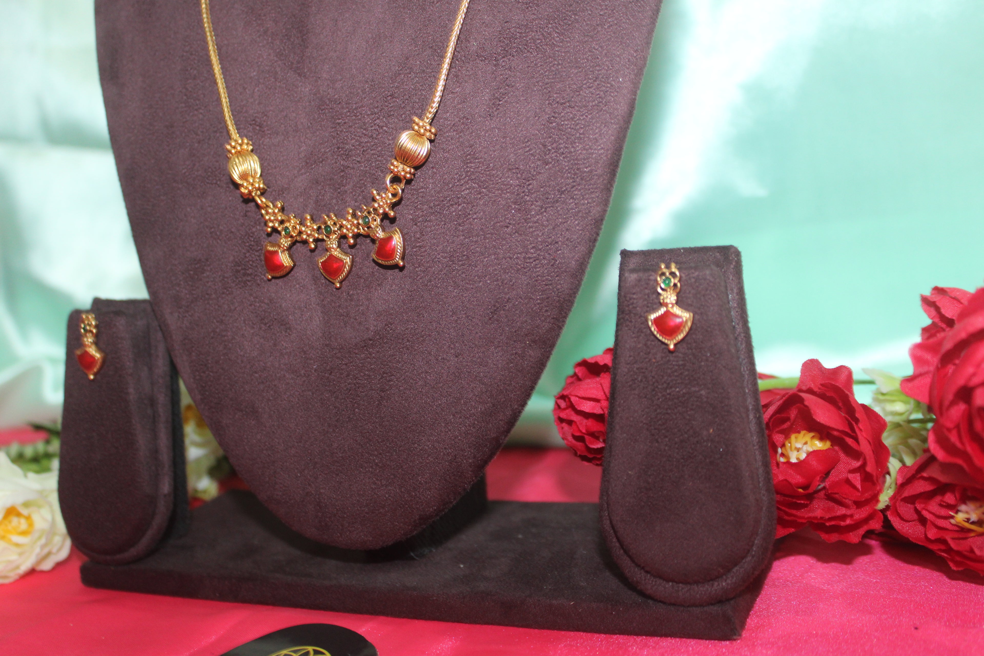 Simple office wear antiq finish necklace with earings red stone