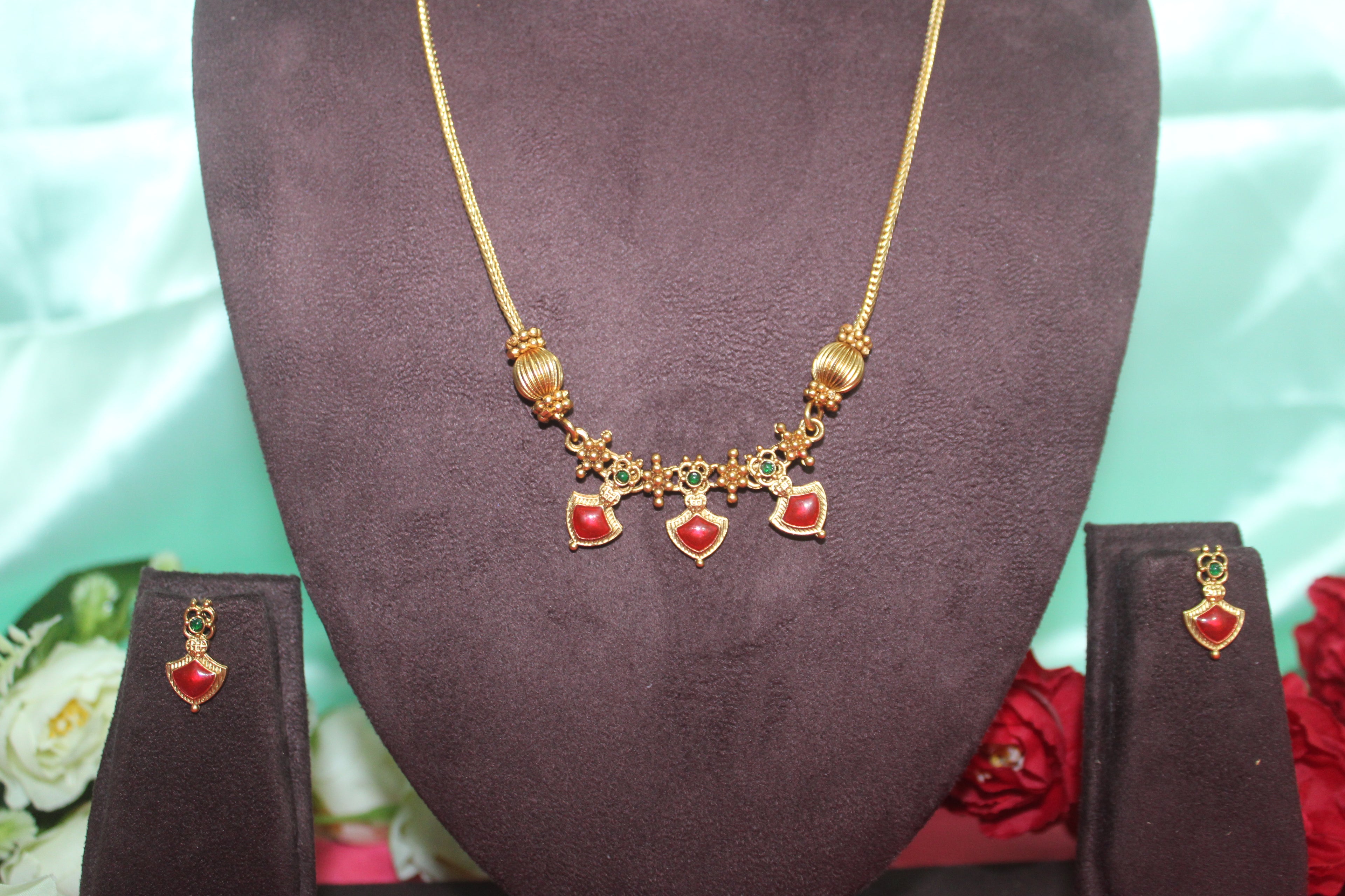 Simple office wear antiq finish necklace with earings red stone