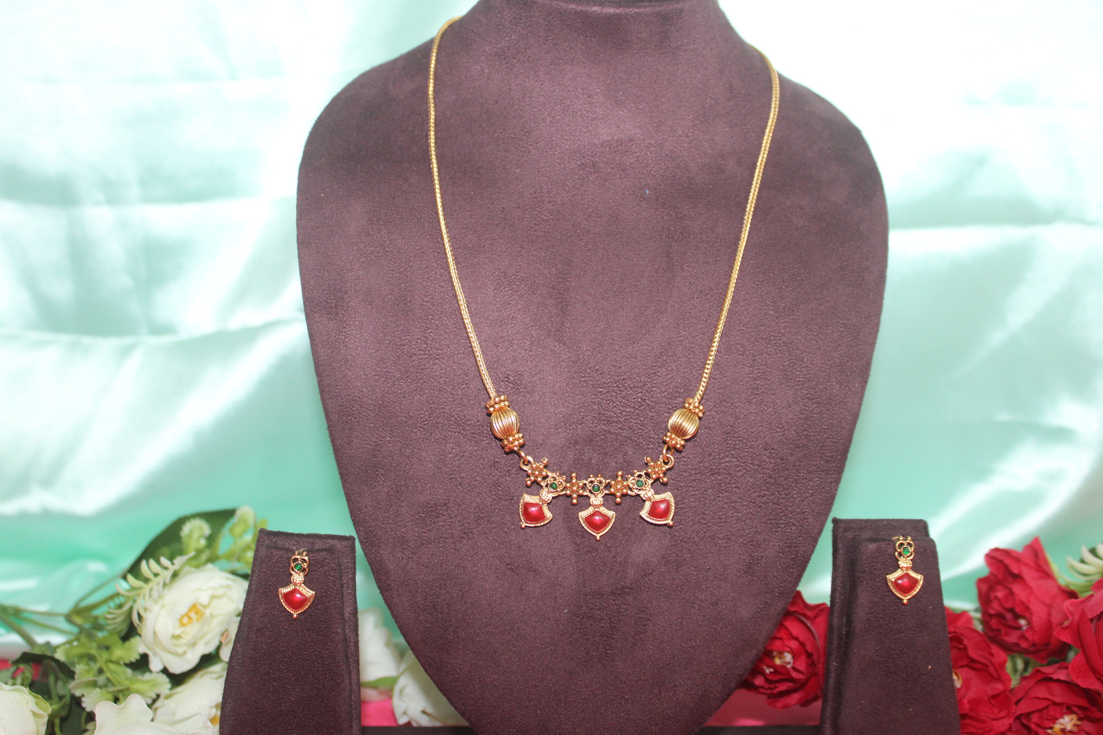 Simple office wear antiq finish necklace with earings red stone