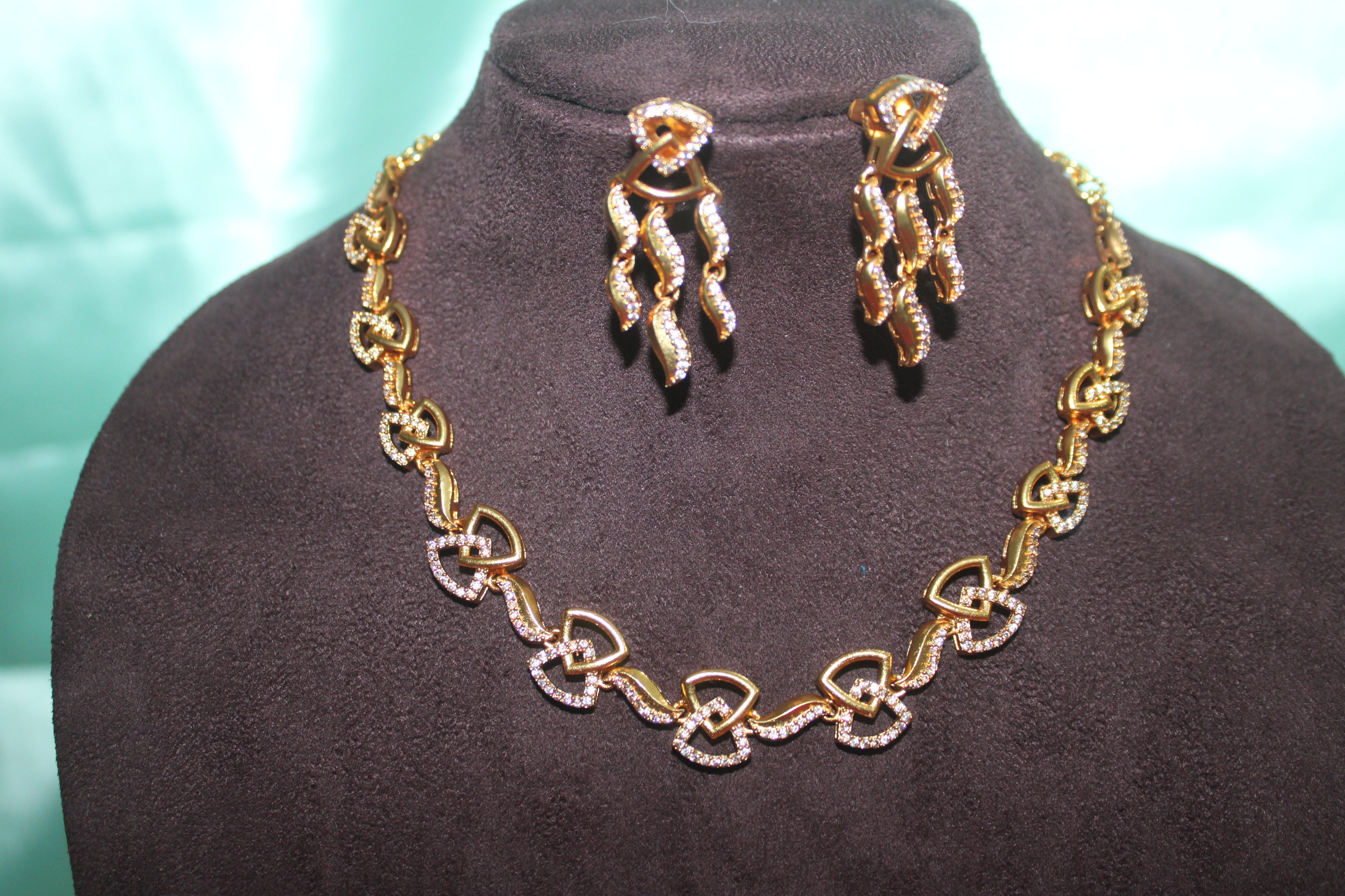 Short necklace with gold covering american diamonds embedded triangle model with earings