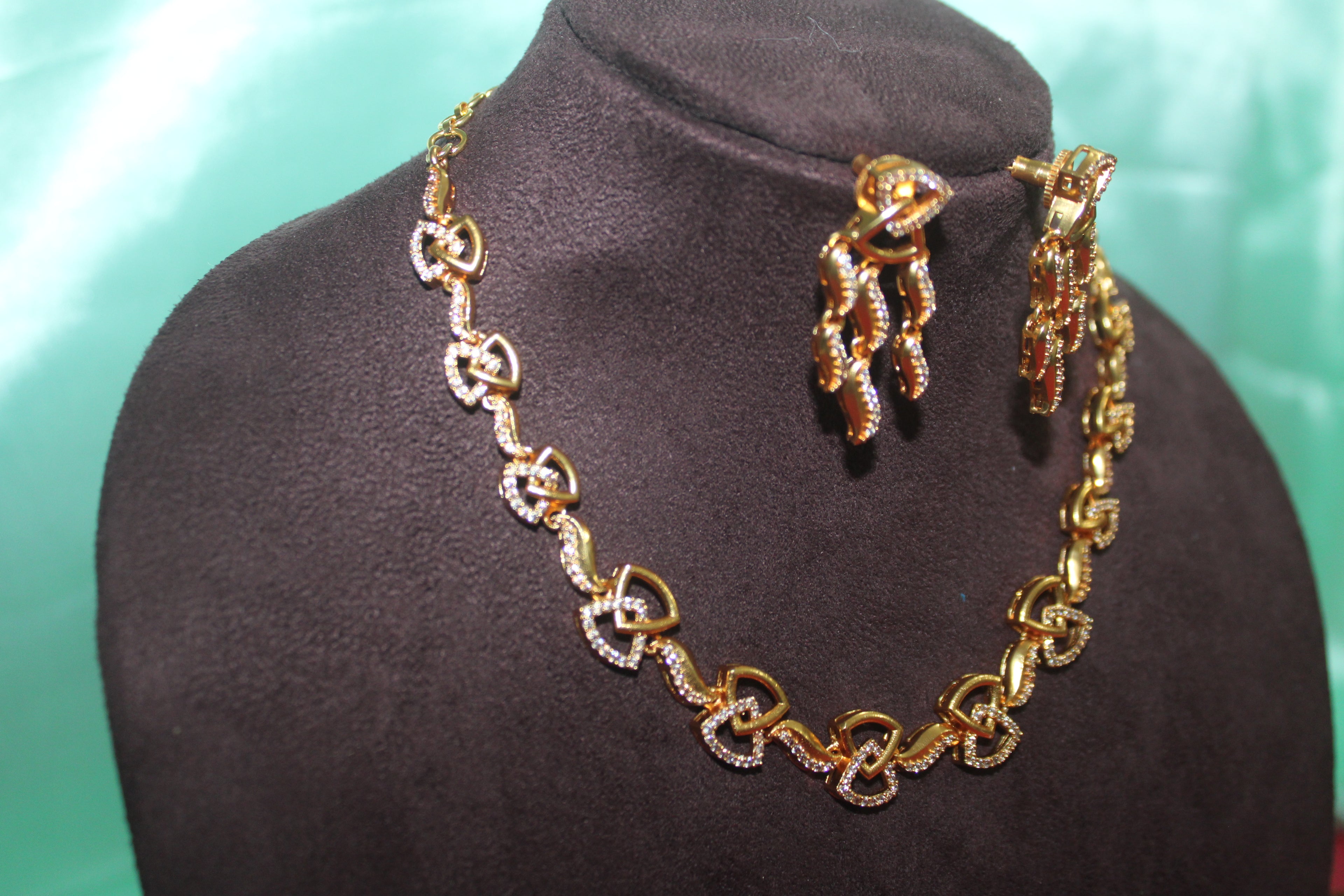 Short necklace with gold covering american diamonds embedded triangle model with earings