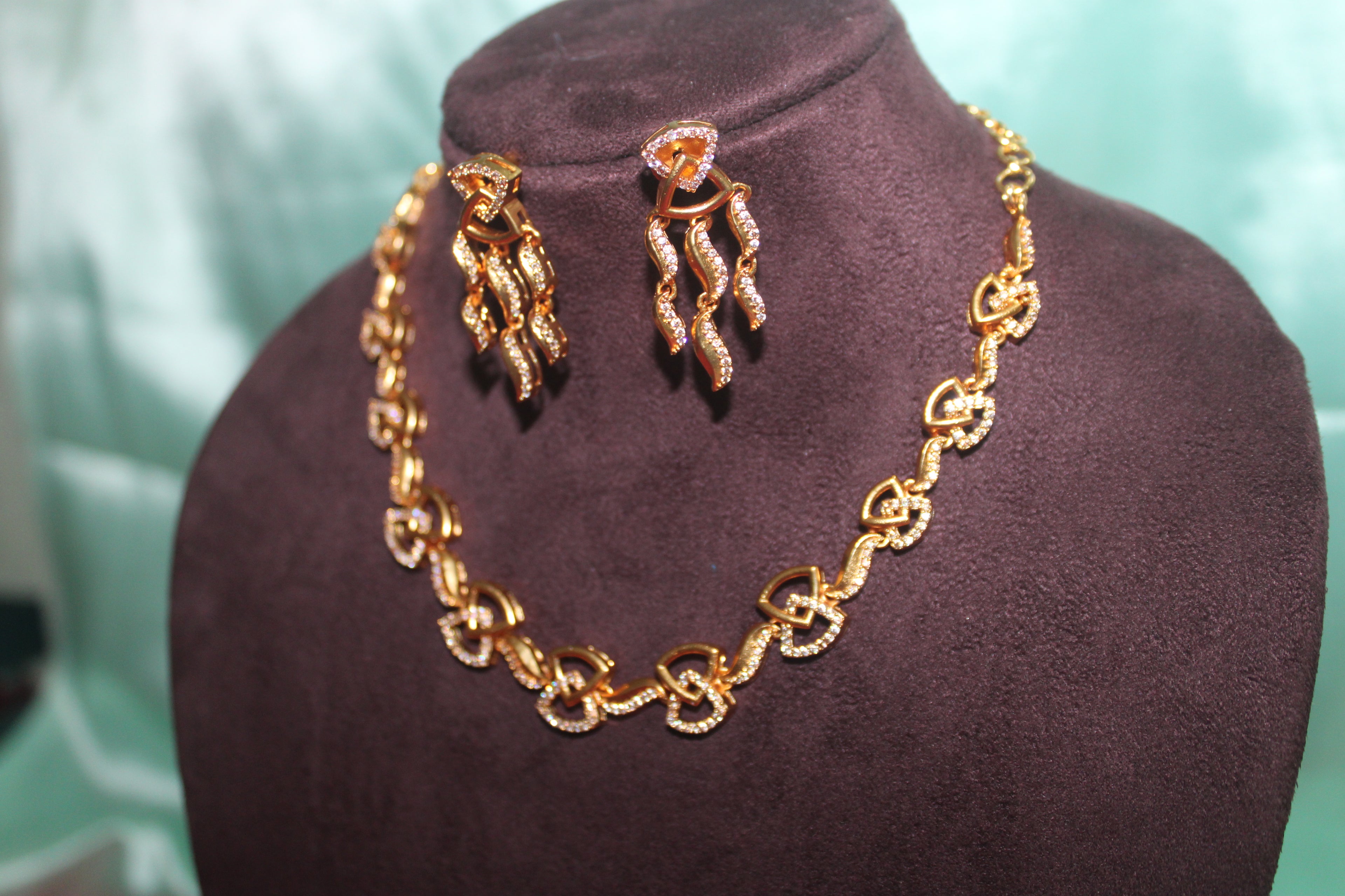 Short necklace with gold covering american diamonds embedded triangle model with earings