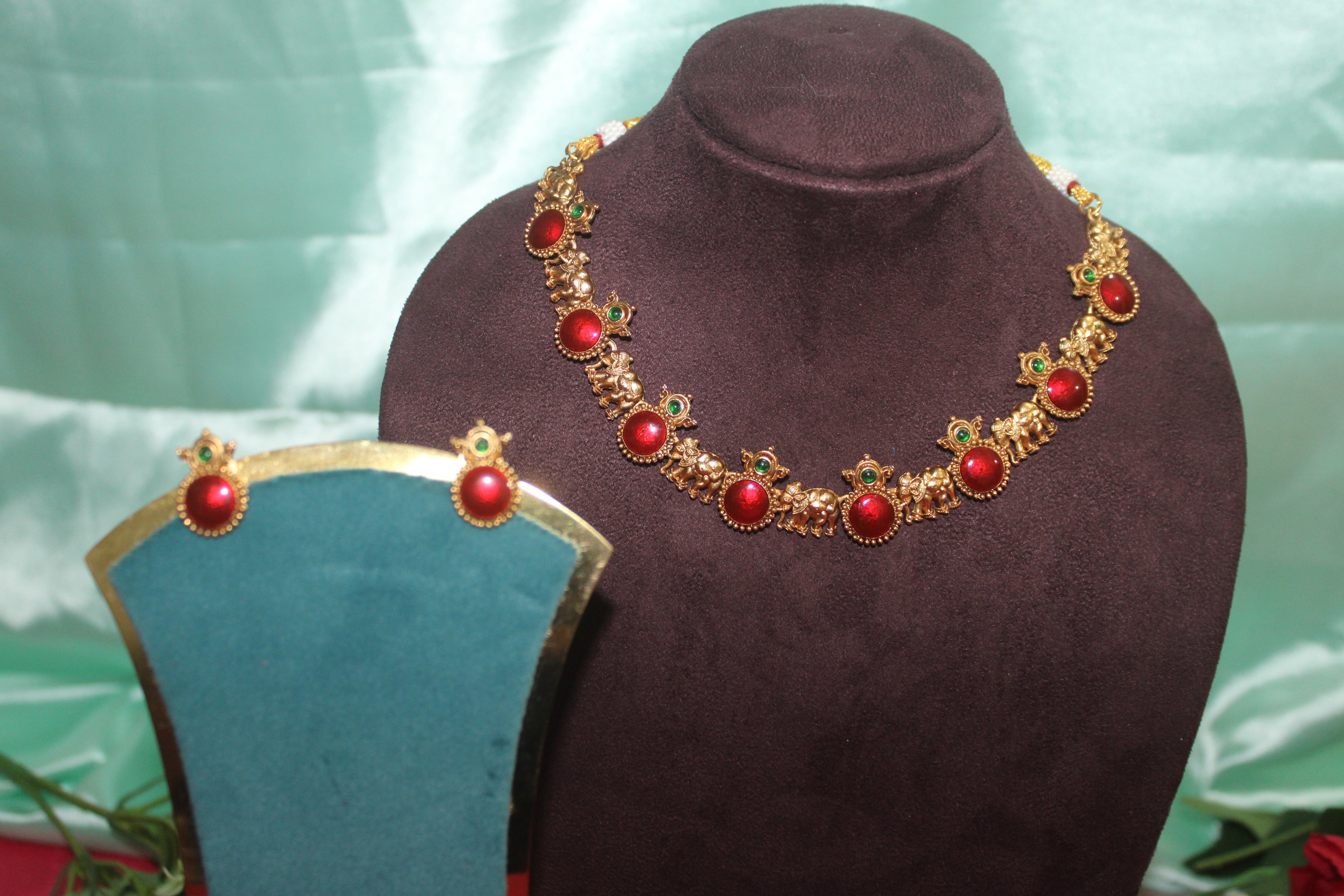 Elephant model green and red stones neck set with earings