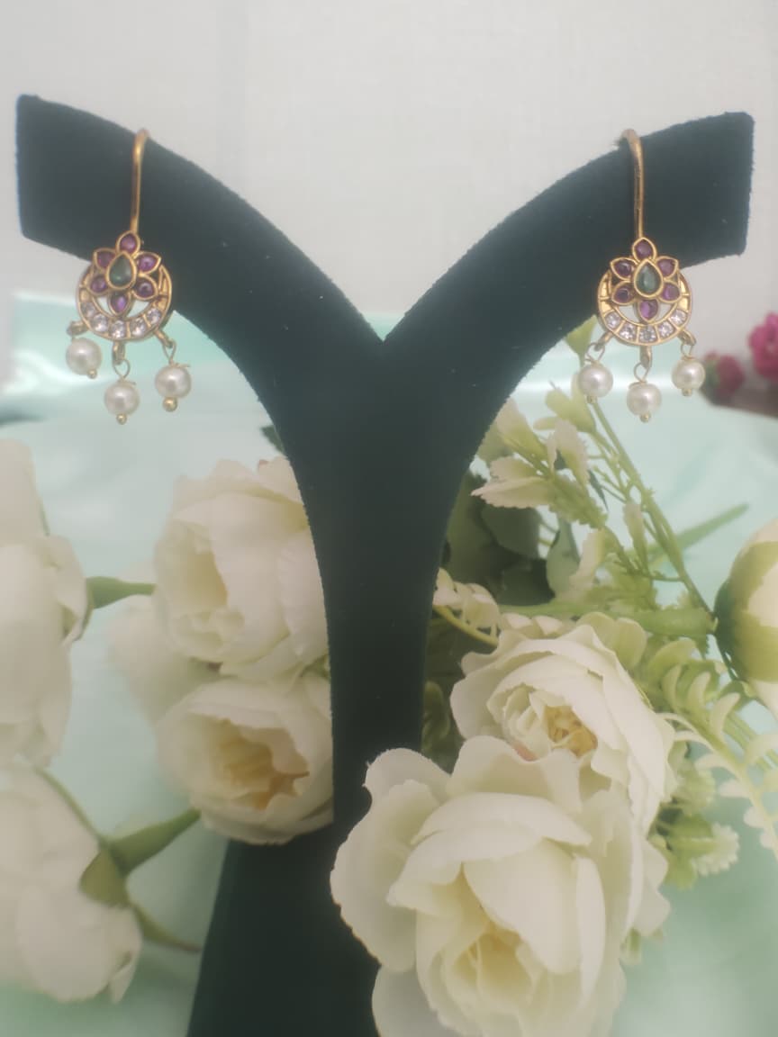 Jadav kundans beautiful Bugatti for ears