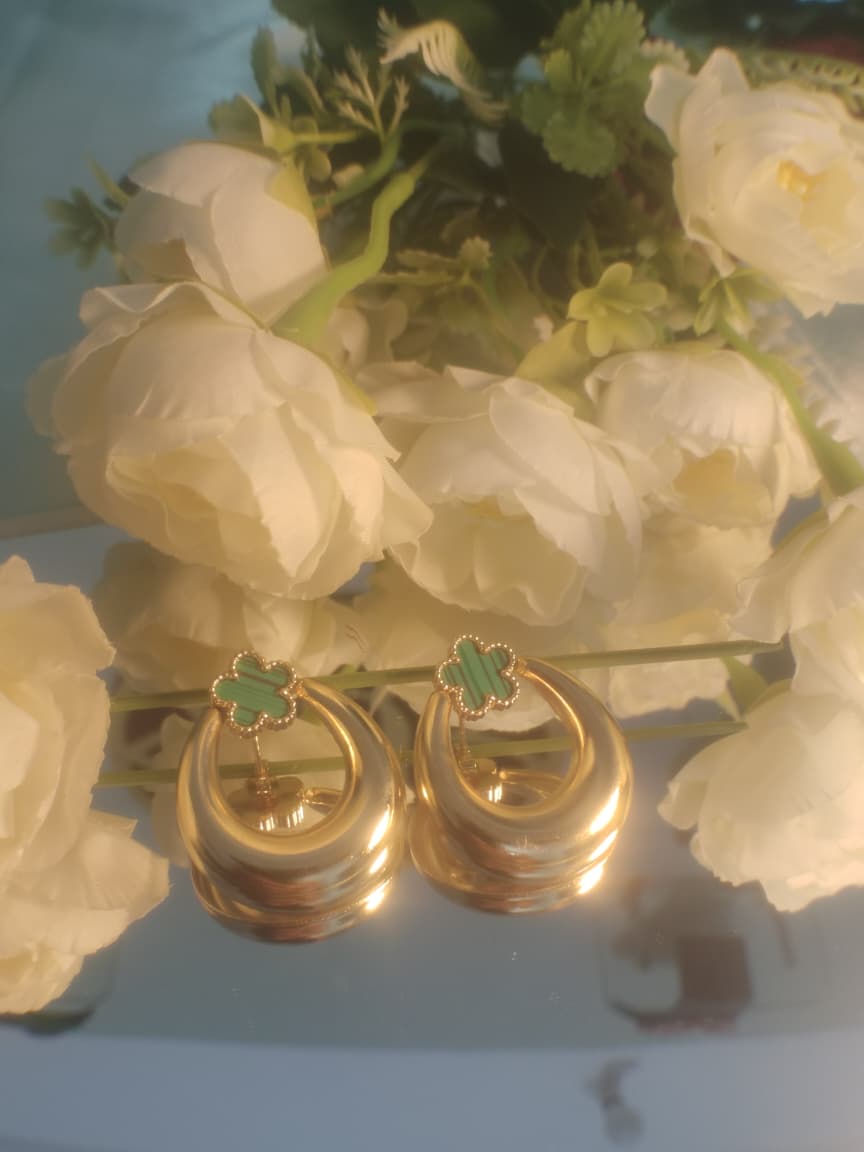 C shape with small green flower pattern anti tarnish earings