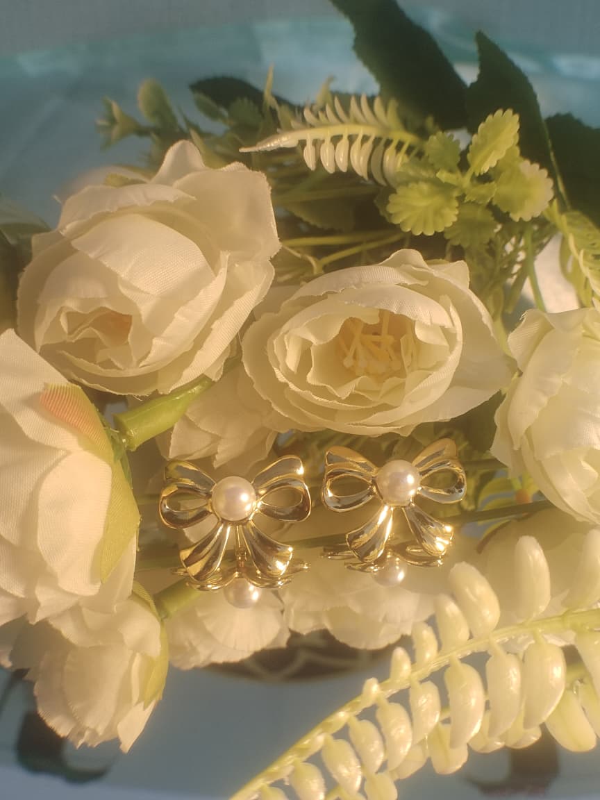 Bow with pearl anti tarnish earings